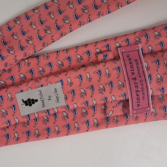 Vineyard Vines pink and blue silk tie splashing whale print - Picture 4 of 9